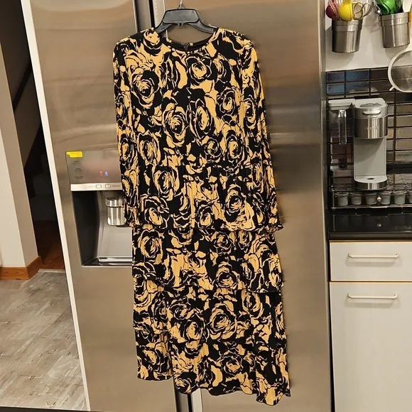 💕CHICO'S BLACK LABEL💕 Tiered Pleated Dress Abstract Floral Neutral Combo NWOT - Picture 4 of 11